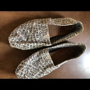 Women’s Toms “be the change”